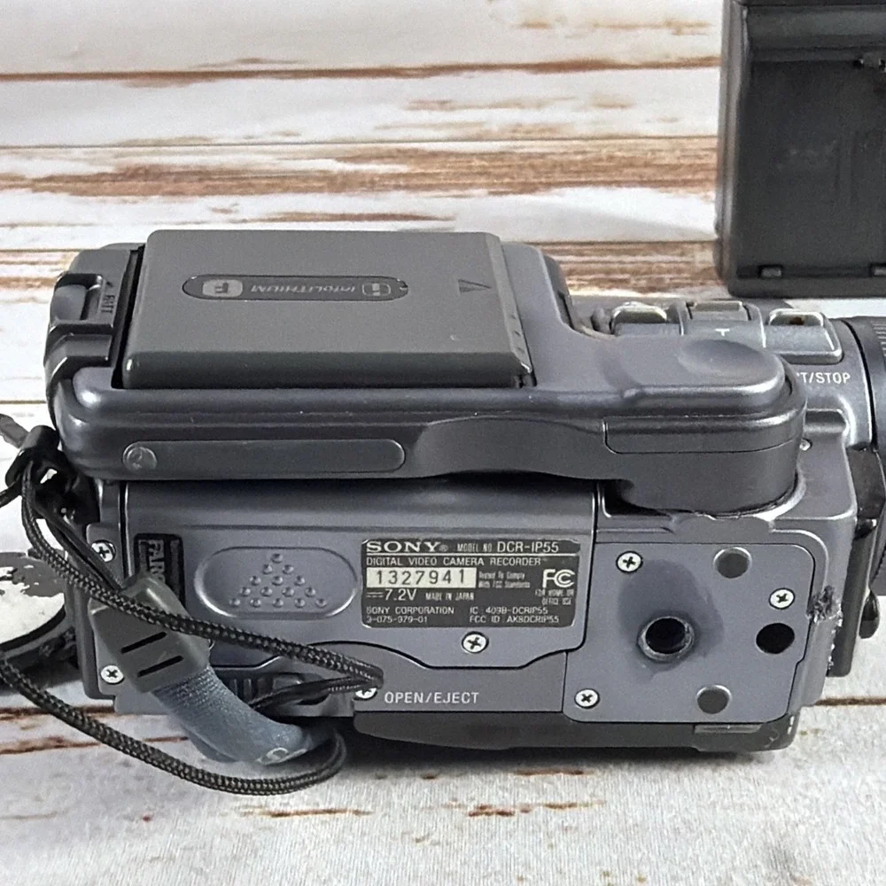 Sony DCR-IP55 Handycam MiniDV Camcorder Carl Zeiss Optics Touchscreen Rare